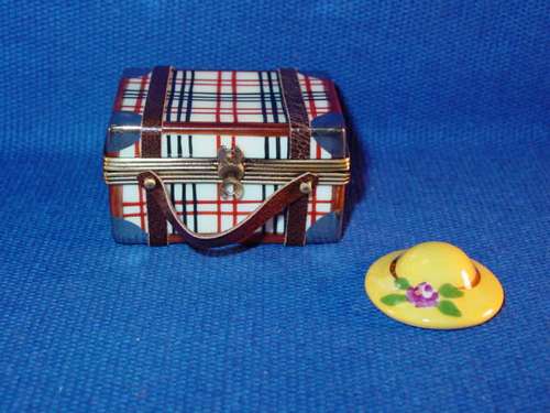 BURBERRY TRUNK W/HAT